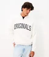 Buzo boxy de algodón y poliéster en color blanco, con cuello alto y medio cierre frontal. Presenta un diseño amplio con mangas largas, puños y ruedo en rib, y un bordado frontal con el texto "ORIGINALS" en color negro.