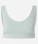 Top deportivo Get Over color menta, con escote en U y breteles anchos. Confeccionado en microfibra con copas integradas.