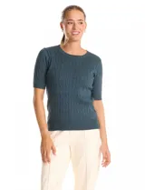 Buzo tejido marca Tahari, color verde, con cuello a la base, manga corta y diseño de ochos en el frente.