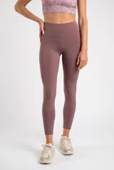 Legging fitness de tiro alto y ajuste skinny, color negro.
