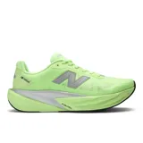 Championes de running New Balance FuelCell Rebel v5, color verde lima con detalles plateados.