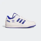 Championes Adidas Forum Low CL blancos con detalles en azul.