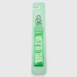 Llavero de muñeca fabricado en TPU color verde menta, con diseño de cinta transparente y letras blancas con la marca Bubba. Incluye herrajes metálicos y gancho tipo mosquetón.