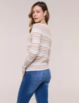 Cardigan de tejido de punto acanalado con diseño de rayas horizontales en tonos negro, blanco y gris, escote redondo y cierre frontal completo con cremallera.