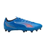 Championes de fútbol Puma Ultra 6 Play FG/AG, color azul con detalles en naranja y blanco. Diseño aerodinámico con suela de tapones para césped natural y artificial.