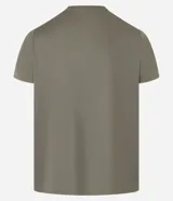 Remera deportiva Get Over de manga corta y cuello redondo, en color verde militar con diseño de paneles con textura geométrica. Confeccionada en tejido de poliéster respirable con tecnología Dry y protección UV.