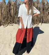 Vestido camisero largo de lino, con corte evasé, mangas cortas y diseño a bloques de color: blanco en la parte superior, terracota en el centro y negro en el ruedo.