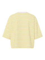 Remera de manga corta con diseño boxy, con estampado de rayas horizontales en color celeste y blanco.