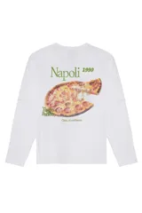 Remera de manga larga color blanco con cuello redondo y diseño de doble capa en las mangas. Presenta un estampado pequeño en el pecho con la frase 'Napoli 1990 Ciao, ci vediamo' en color verde.