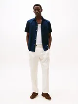 Camisa de manga corta azul marino de Tommy Hilfiger confeccionada en popelina elástica de algodón BCI.