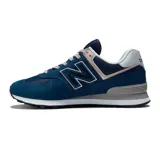 Championes New Balance modelo 574 Core, color azul marino, confeccionados en gamuza y malla, con logo "N" característico en los laterales y entresuela ENCAP.