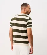 Polo de manga corta Marfinno a rayas horizontales verde oscuro y beige, confeccionado en mezcla de algodón y poliéster con textura en relieve. Cuenta con cuello polo y cierre frontal parcial.