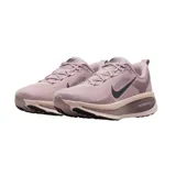 Championes Nike Vomero 18, color negro con swoosh blanco y suela gruesa en tono off-white. Diseñados con tecnología ZoomX para máxima amortiguación y retorno de energía, ideales para running.