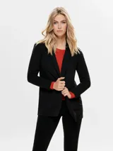 Blazer largo de punto elástico con cuello de solapas y corte regular. Confeccionado en una mezcla de poliéster reciclado y elastano, ofrece una textura suave y cómoda.