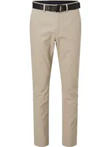 Pantalón chino de sarga elástica color beige, corte slim y talle medio. Incluye cinturón negro con hebilla en forma de D.