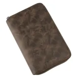 Billetera marrón de cuero con cierre de cremallera y logo Baleine grabado en la esquina inferior derecha.