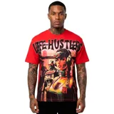 Remera roja de corte oversize con estampado gráfico frontal estilo futurista que incluye texto y personajes tipo cyborg.