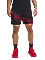 Short deportivo de malla con diseño estampado de llamas en color rojo sobre base negra. Cuenta con una capa interior integrada en tonos amarillos y naranjas, cintura elástica con cordón ajustable y bolsillos laterales.