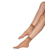 Medias soquetes color piel.