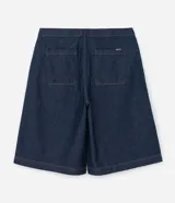 Bermuda tipo jorts de corte amplio y tiro medio, confeccionada en denim de algodón azul oscuro. Presenta diseño de cinco bolsillos, cierre frontal con botón y costuras en tono contrastante.