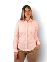 Camisa de manga larga a rayas verticales azules y blancas, confeccionada en algodón.