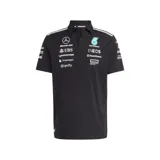 Polo oficial del equipo Mercedes-AMG Petronas Formula One Team, color negro, con cuello polo y botones frontales. Presenta detalles en blanco en los hombros y múltiples logos de patrocinadores en el pecho, incluyendo Mercedes-Benz, Petronas, INEOS, UBS, Crowdstrike, Snapdragon, TeamViewer, Hewlett Packard Enterprise y Signify.