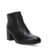 Botas de caña baja marca Bottero, confeccionadas en cuero negro con textura granulada. Presentan punta redondeada, cierre lateral y taco cuadrado de altura media.