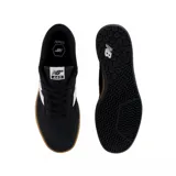Championes New Balance modelo NM 440, color negro con logo blanco y suela marrón.