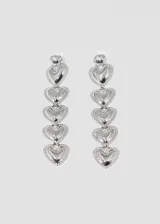 Aros colgantes plateados con forma de corazones delineados con strass.