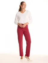 Pantalón sastrero de corte recto y entallado, con nervadura central vertical que estiliza la silueta. Cuenta con cintura ancha de soporte, panel de malla interna para control abdominal y bolsillos posteriores simulados.