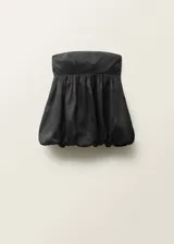 Top strapless de corte estilo globo con bajo abullonado, confeccionado en tejido de ramio con forro de viscosa y cierre de cremallera en la parte posterior.