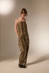 Pantalón de PU con estampado de piel de serpiente, de corte recto y tiro medio, con bolsillos laterales.