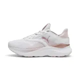 Championes Puma Softride Mayve color blanco con detalles en rosa.