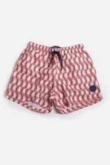 Short de baño celeste con estampado de hojas pequeñas en tonos verdes y blancos. Cuenta con cintura elástica con cordón ajustable, bolsillos laterales y un parche circular con logo en la parte inferior.