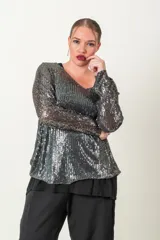 Blusa de fiesta con lentejuelas plateadas y verde esmeralda, forrada en viscosa, con escote en V y mangas tres cuartos.