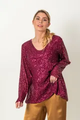Blusa negra de paillettes con escote en V y mangas largas.