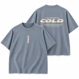 Remera oversize gris de manga corta, con cuello redondo y diseño gráfico estampado en tono beige en el frente y la espalda.