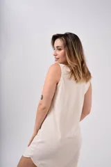 Camisón sin mangas color champagne de algodón con cartera de botones.