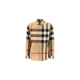 Camisa de manga larga con el clásico estampado a cuadros de Burberry en tonos beige, negro, blanco y rojo, con cierre frontal de botones y cuello camisero.