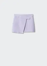 Minifalda cruzada de tweed color lavanda, con diseño asimétrico y detalle de solapa en la cintura. Confeccionada en mezcla de algodón, acrílico y poliamida, con forro de poliéster.