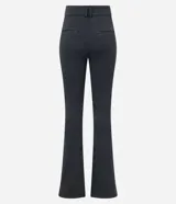 Pantalón flare de punto roma con estampa de cuadros, trabillas en la cintura, cierre delantero y detalles de solapa con botones.