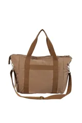 Bolso tipo shopper de nylon color negro, con diseño amplio y liviano. Cuenta con asas reforzadas, cierre superior y bolsillos frontales con frunces y cierre, ofreciendo gran capacidad y organización.
