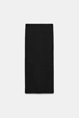Falda midi de tiro bajo con cintura elástica, confeccionada en tejido con textura estructurada.