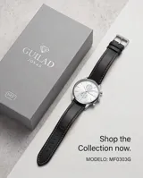 Reloj de pulsera analógico Mini Focus con caja de metal plateado, esfera blanca minimalista con subesferas y correa de cuero negro con costuras blancas.