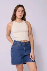 Short de jean azul de tiro alto y corte recto.