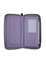 Monedero color beige de charol con cierre metálico y logo de la marca Terrano en el frente.