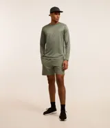 Bermuda deportiva masculina Get Over color verde militar, confeccionada en poliéster con elastano, con cintura elástica y cordón interno ajustable.