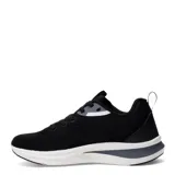 Championes deportivos Umbro modelo Vega, color negro con detalles en blanco. Presentan una capellada de tejido técnico transpirable y suela con amortiguación.