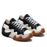 Championes Converse Run Star Motion de corte bajo, con capellada de lona de algodón orgánico en color negro. Presentan una entresuela de plataforma voluminosa con diseño ondulado y una suela dentada de goma en color blanco, negro y suela.