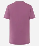 Remera deportiva Get Over de microfibra color lila, de corte regular y recto, con cuello redondo, mangas cortas y terminación redondeada.